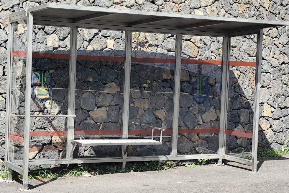La Palma instala diez marquesinas en cinco municipios por 66.072 euros