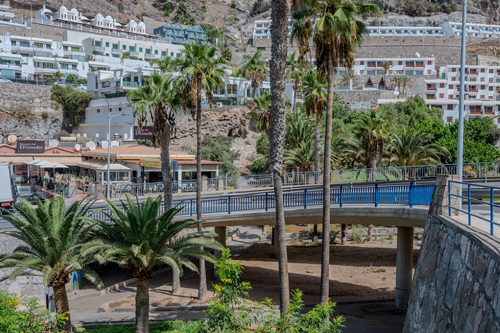 Pasalera que conecta la calle Joaqu&iacute;n Blanco Torrent con la zona del Puerto Deportivo y la playa | Maspalomas Ahora