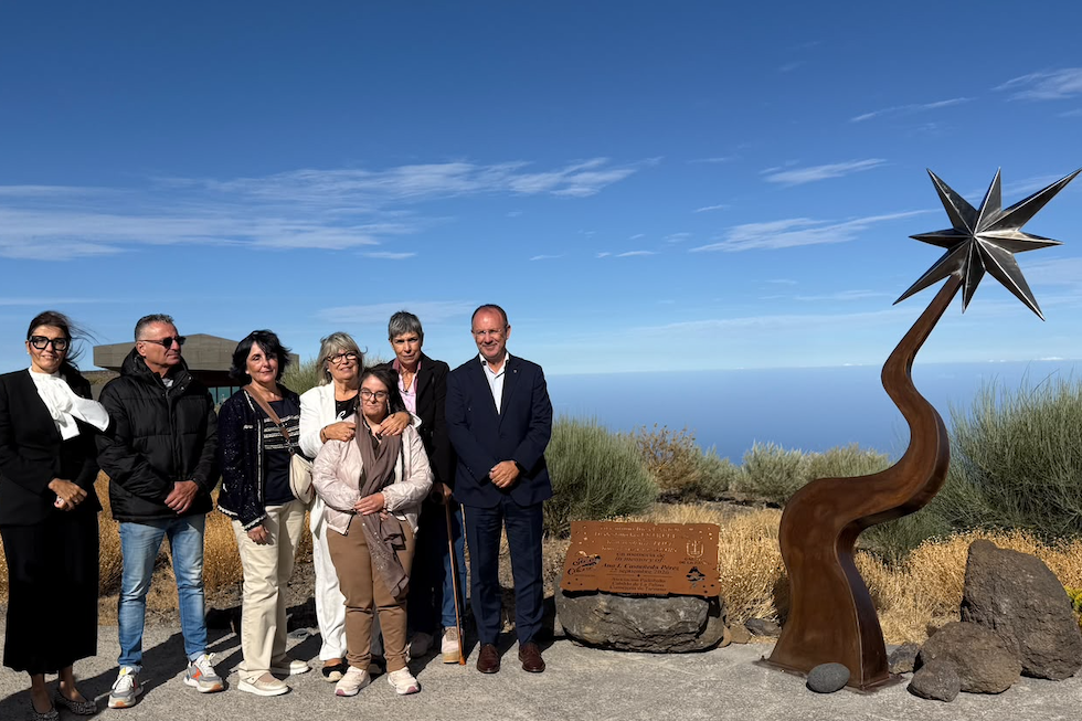 Una escultura recuerda a Ana Castañeda en el Roque de los Muchachos