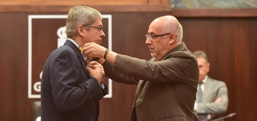 Imagen de archivo. Posesi&oacute;n de Marco Aurelio P&eacute;rez al Cabildo de Gran Canaria.
