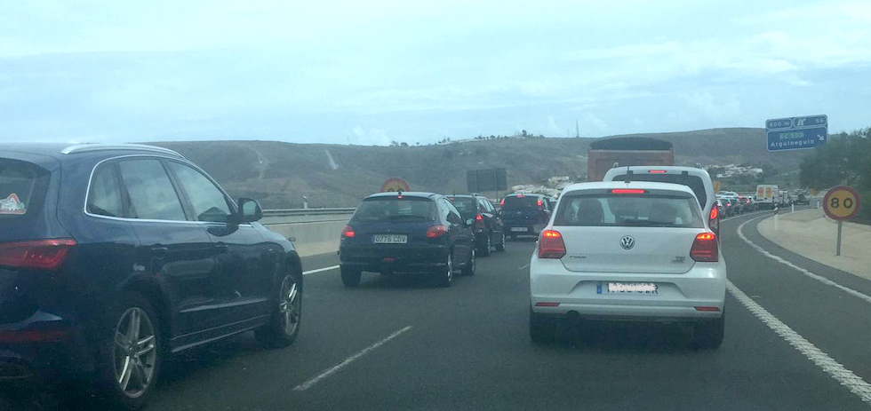 Colas kilom&eacute;tricas para entrar en Arguinegu&iacute;n y enlazar con la GC-500. MASPALOMAS AHORA