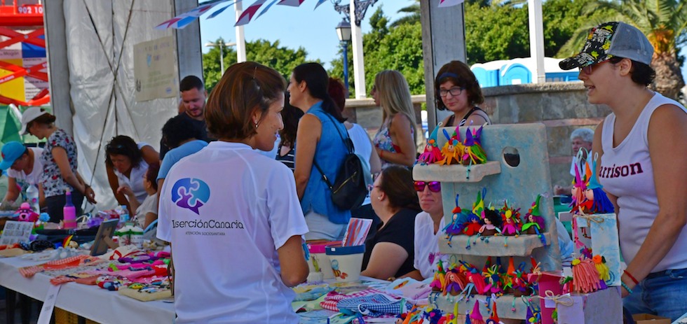 Tania Alonso en la exposición de los diferentes Centros de Día de Rehabilitación Psicosocial.