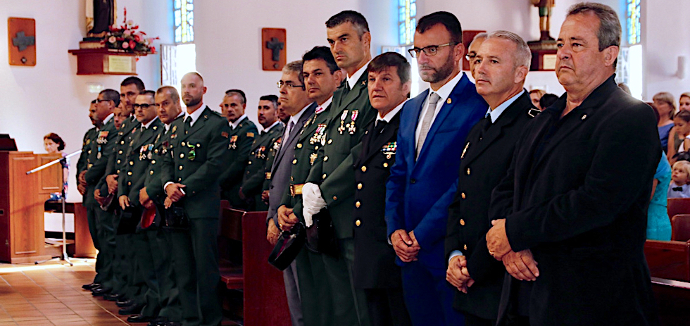 Los agentes de la benem&eacute;rita y autoridades invitadas durante la misa. | JULI&Aacute;N REYES