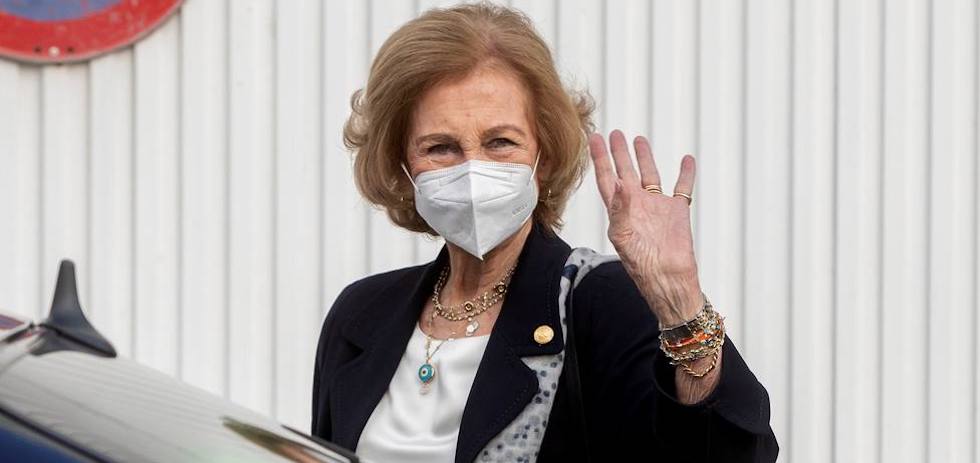 La reina emérita Doña Sofía, este viernes a su llegada al Banco de Alimentos del Segura en Murcia. EFE