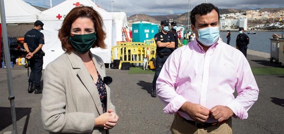 La diputada de Vox Roc&iacute;o de Meer ha visitado este domingo el muelle de Arguinegu&iacute;n.