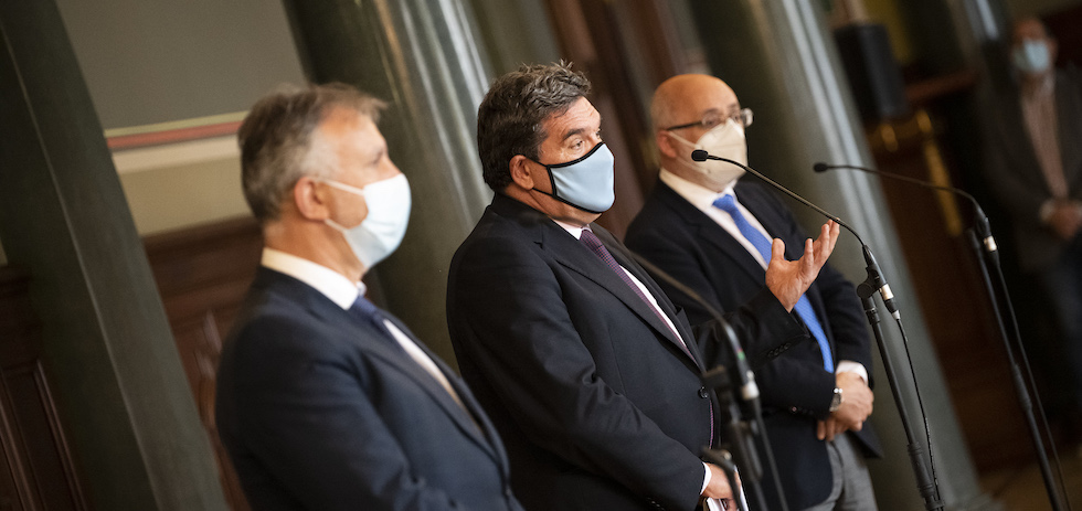 Reuni&oacute;n del ministro de Migraciones, Jos&eacute; Luis Escriv&aacute;, con los presidentes de Canarias y del Cabildo | ACFI PRESS