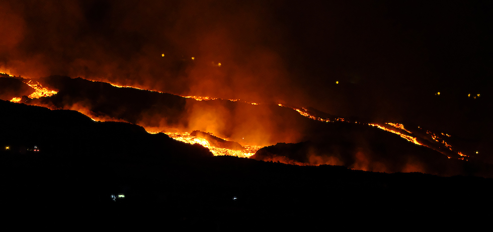 El cono principal del volc&aacute;n se rompe de nuevo y preocupa la calidad del aire | ACFI PRESS