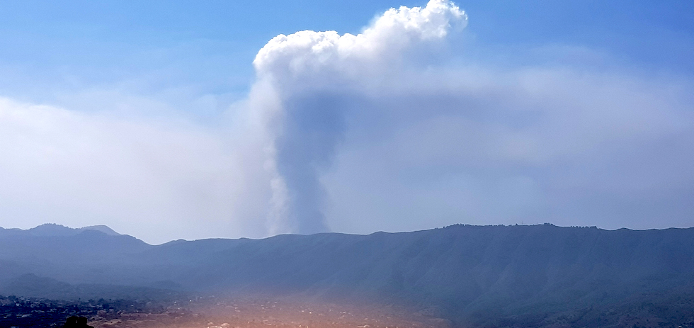 Volc&aacute;n visto desde Santa Cruz de La Palma. ACFI PRESS