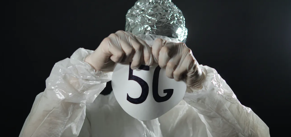 Con el desarrollo de la electrónica, un chip 5G podría pasar por el ojo de una aguja, pero no sería funcional. Pero Studio/Shutterstock