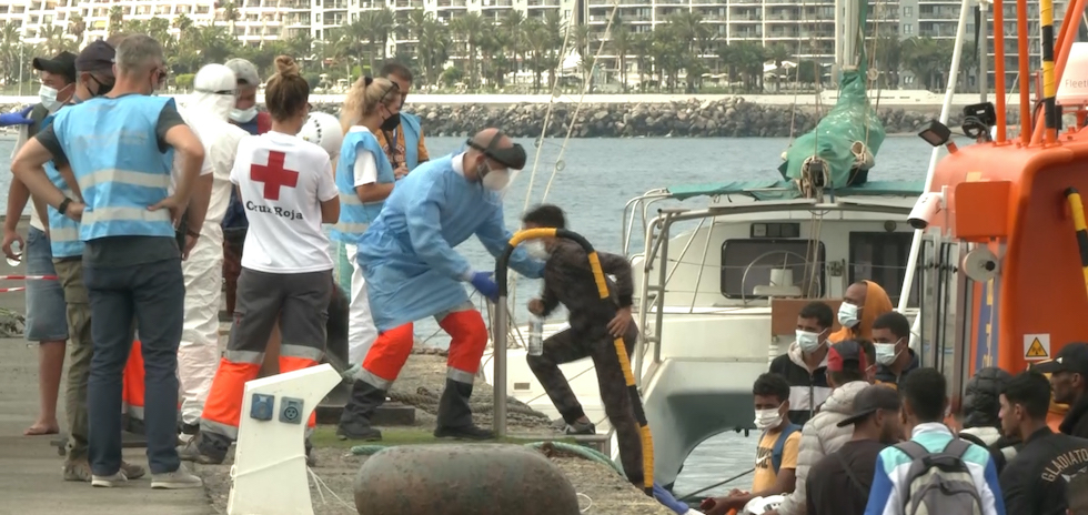 Llegada de una patera al muelle de Arguineguin | ACFI PRESS