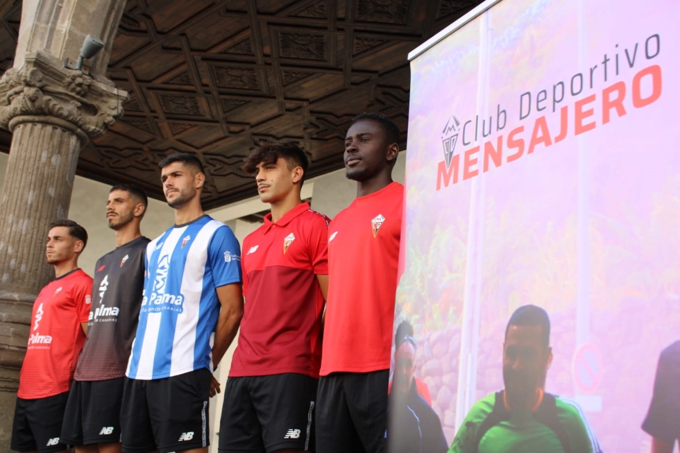 Nueva equipación del CD Mensajero