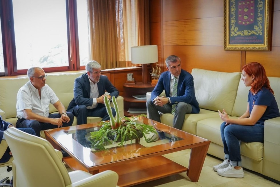 Reunión previa al Consejo de Gobierno celebrado en La Gomera, para conocer la última hora de la situación de alerta