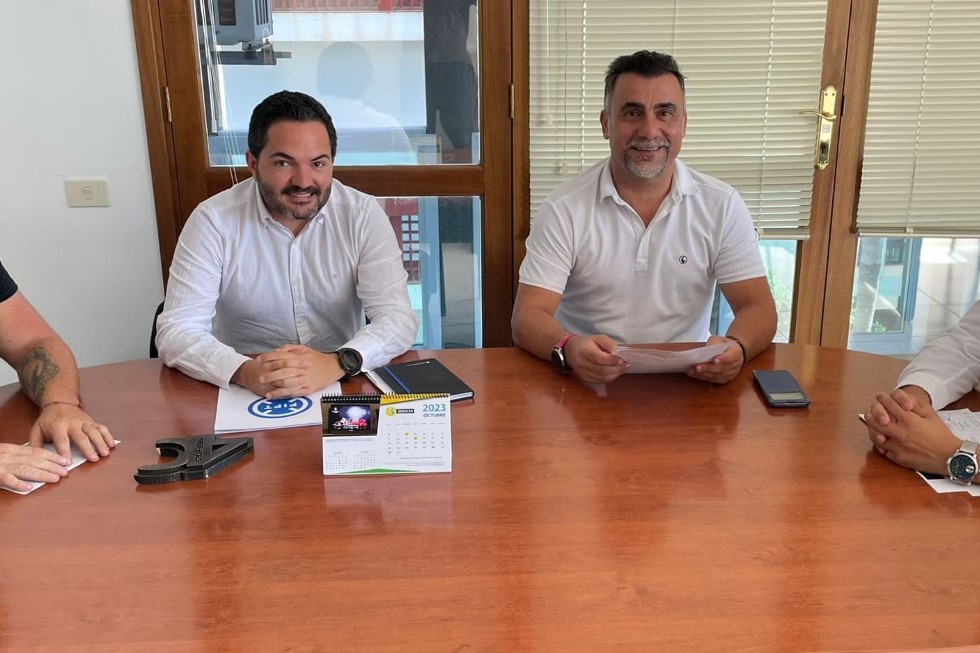 Representantes de la FIFT y el Cabildo de La Palma