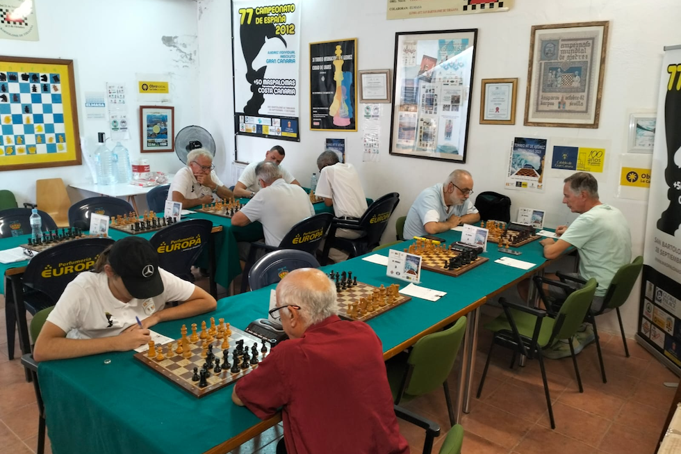 Participan 10 ajedrecistas