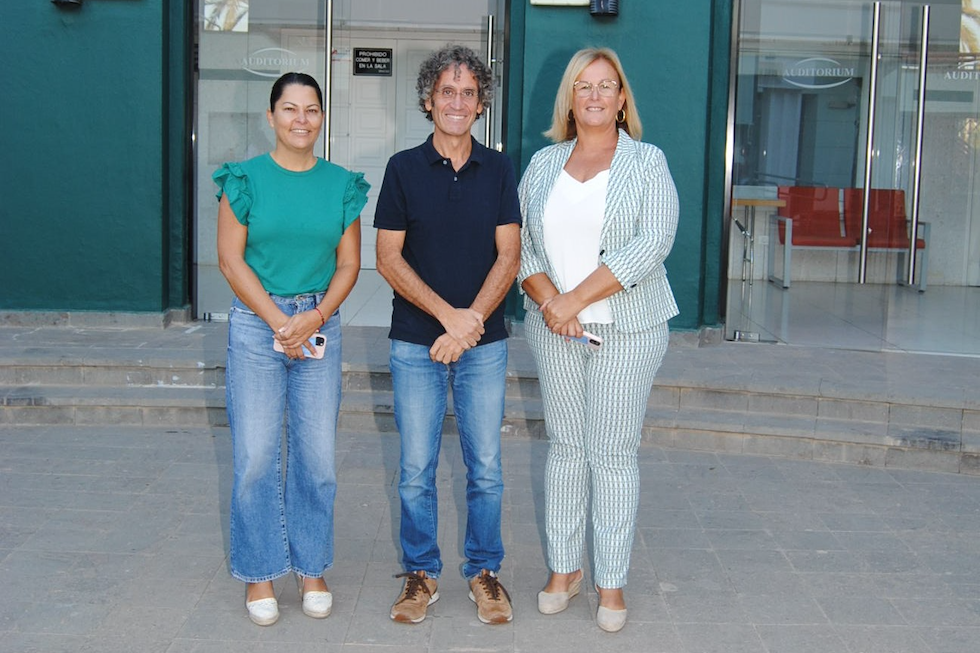 Las concejalas de Recursos Humanos, Elena Álamo y Áraceli Armas