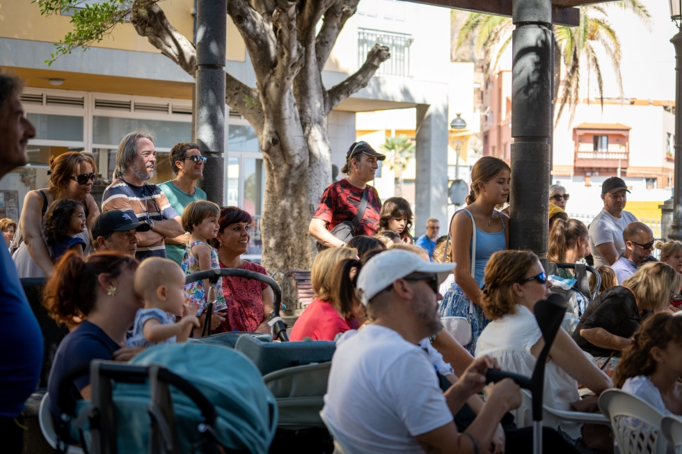 Público en la Plaza de la Alameda. FAVE 2023