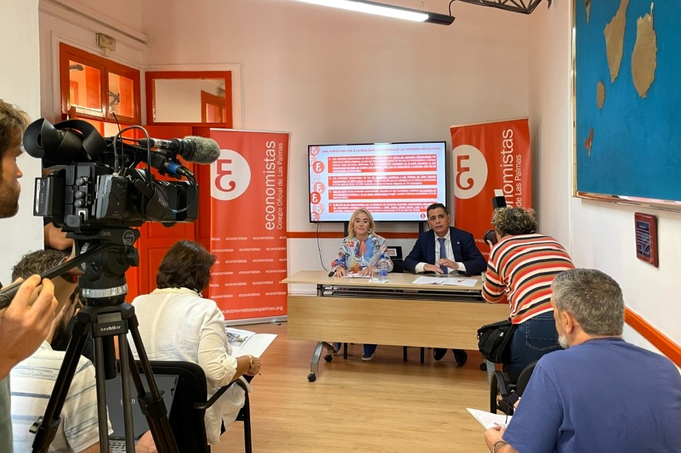 Presentación del Informe "Una aproximación a la realidad Económica de la Vivienda Vacacional"
