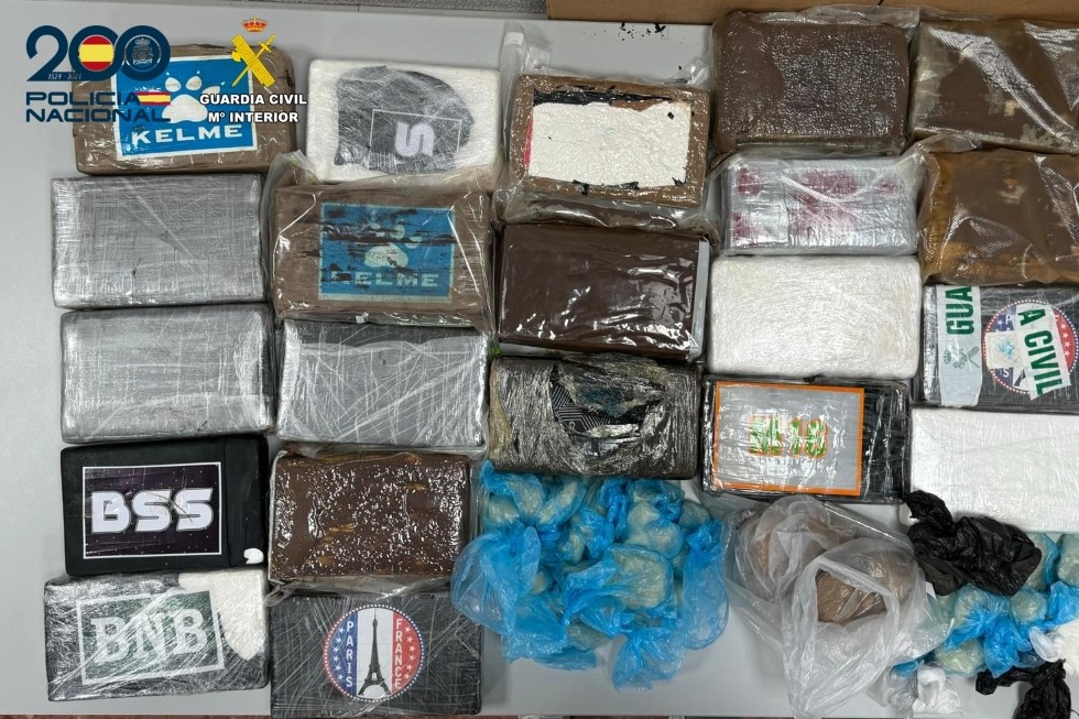 Parte de las drogas incautadas en el operativo