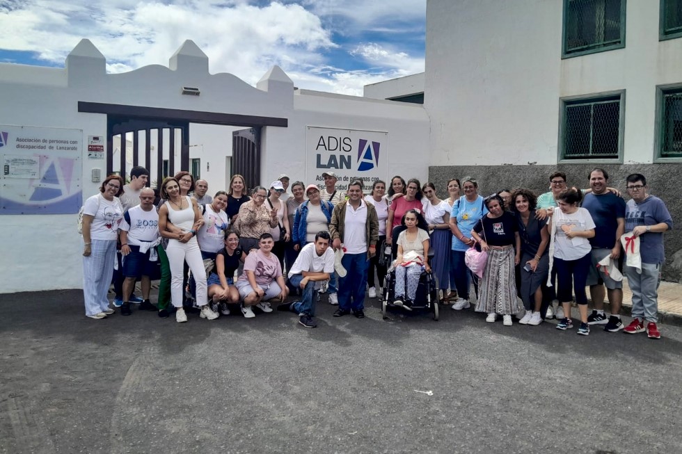 Centro Ocupacional de Mogán y de Adislan, con profesionales y la concejala de Discapacidad de Mogán