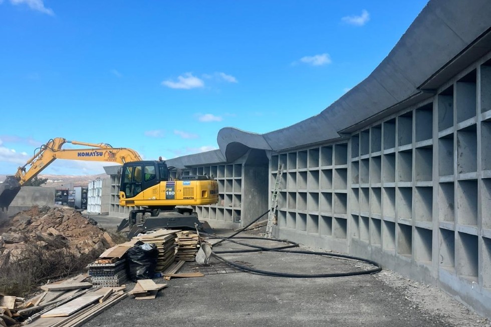 Obras de los nuevos nichos del Cementerio de El Lomo. Maspalomas Ahora