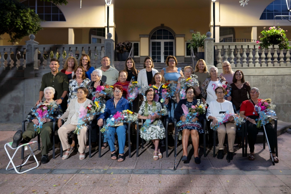 Homenajeadas, concejales y concejalas y profesionales del área de Igualdad
