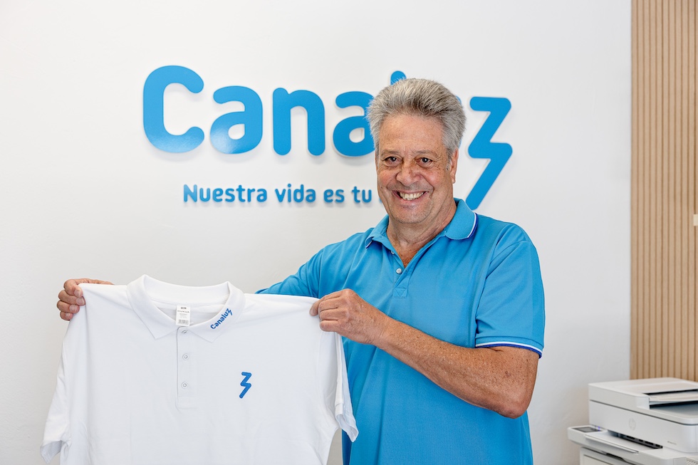 "Es un orgullo ser parte de esta familia y apoyar un proyecto que ilumina Canarias con compromiso y cercanía”, destacó Carmelo Cabrera. | Foto: MARCOS DE RADA