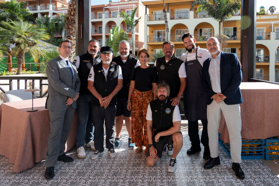 Onalia Bueno, equipo de Puerto en Puerto, chef Ruymán González, y representantes del Hotel Cordial Mogán Playa. Maspalomas Ahora