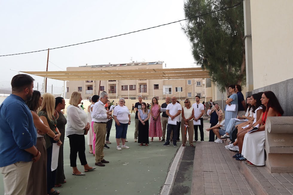 La corporaci&oacute;n municipal en su visita al IES Agua&ntilde;ac de El Tablero.