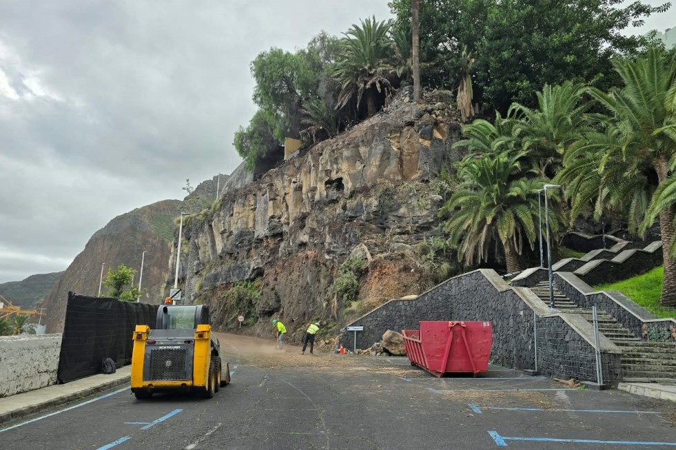 Intervienen de emergencia para garantizar la seguridad en la carretera de El Galeón, en Santa Cruz de La Palma