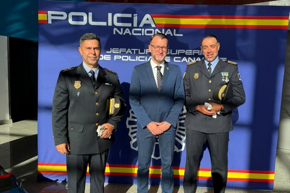 La Policía Nacional reconoce en Maspalomas la labor de 50 agentes y homenajea a los caídos en servicio