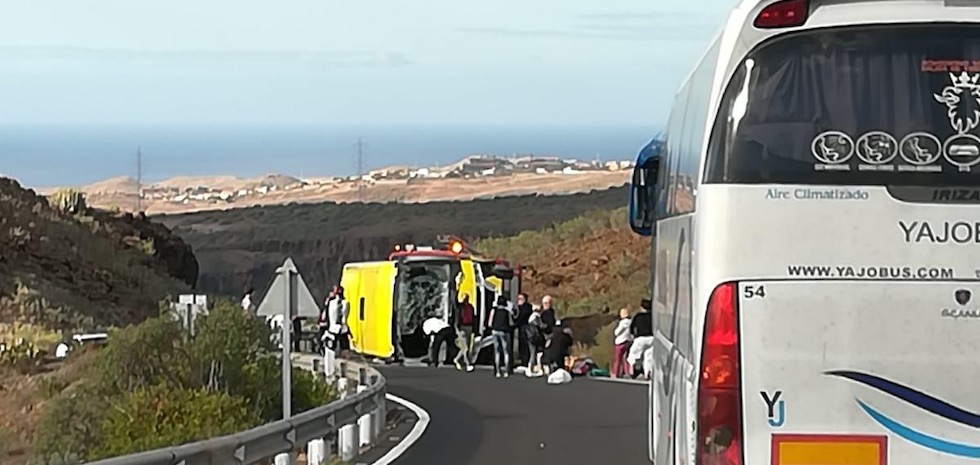 Guagua accidentada en Fataga.
