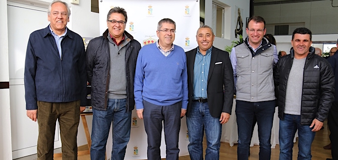 Eulogio Hernández, el primero por la derecha posa con los miembros del PPAV.