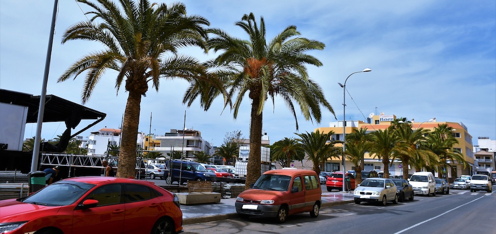 Farolas en la Avenida Alcalde Paco González, Arguineguín. MASPALOMAS AHORA