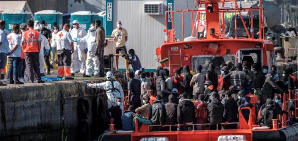 Llegada de inmigrantes al puerto de Arguineguín - EFE