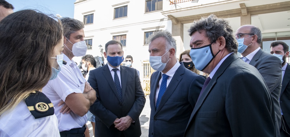 Ángel Víctor Torres acompaña a los ministros Ábalos y Escrivá al Centro de Coordinación de Salvamento Marítimo (26 fotos). 13:38  20-11-2020   Canarias  Las Palmas de Gran Canaria   [Inmigración.- &A