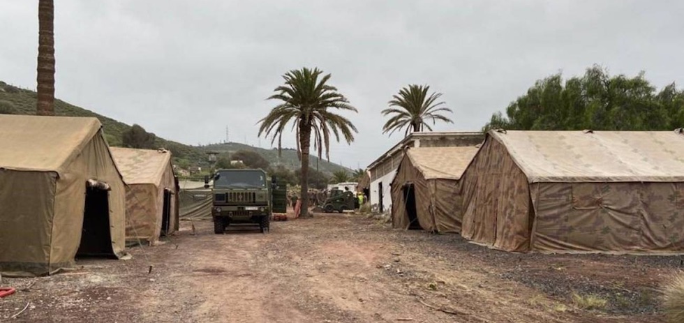 Campamento para inmigrantes instalado por el Ejército de Tierra en el antiguo polvorín de 'Barranco Seco', en Las Palmas de Gran Canaria / Ministerio de Defensa