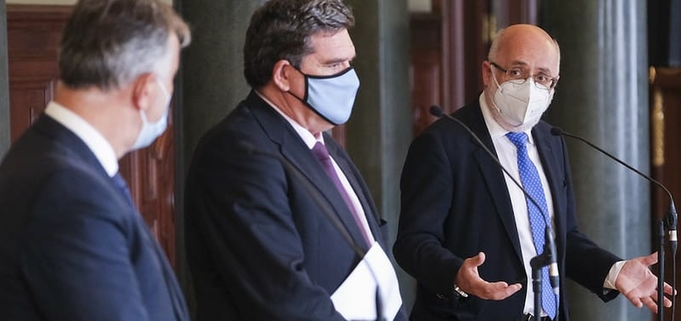 Antonio Morales, presidente de el Cabildo de Gran Canaria, junto al Ministro de Migraciones y el presidente de El Gobierno de Canarias, Ángel Víctor Torres. ACFIPRESS