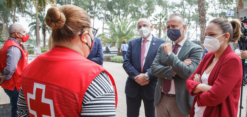 Ángel Víctor Torres y Noemí Santana visitan la sede provincial de Cruz Roja | ACFI PRESS