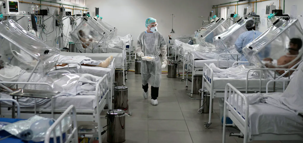 UCI de un hospital de B&eacute;rgamo (Italia) en noviembre de 2020. Shutterstock / faboi