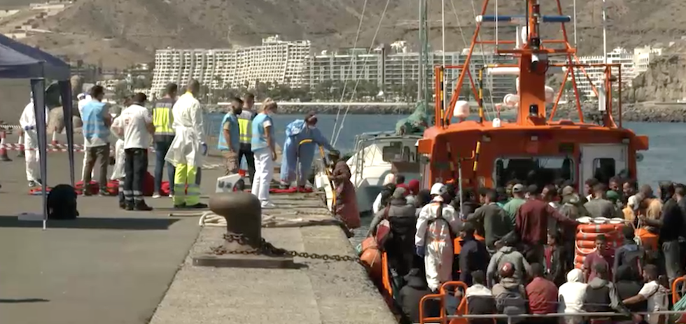 Llegada de inmigrantes al muelle de Arguinegu&iacute;n (archivo). ACFI PRESS