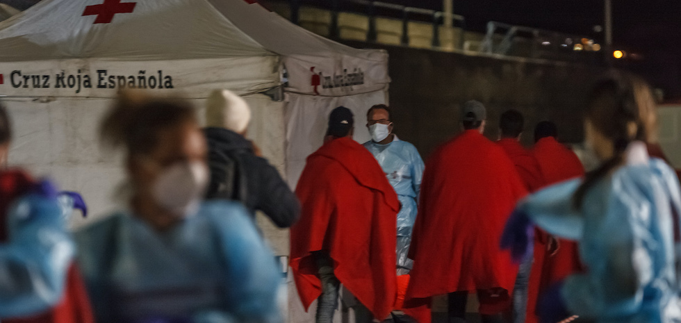 Llegada de una patera al muelle de Arguineguin | ACFI PRESS