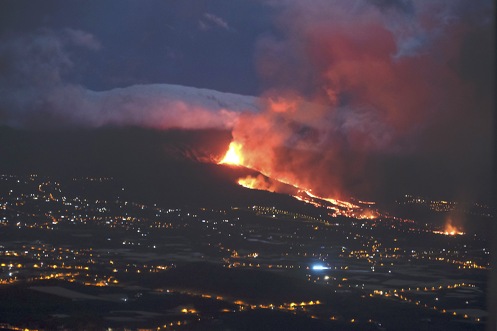 Volcán de noche, La Palma. Imagen de archivo