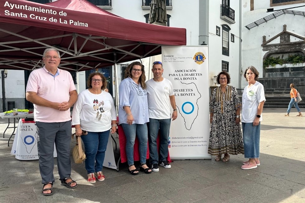 Y&eacute;ssica P&eacute;rez junto a la Asociaci&oacute;n Diabetes Isla Bonita
