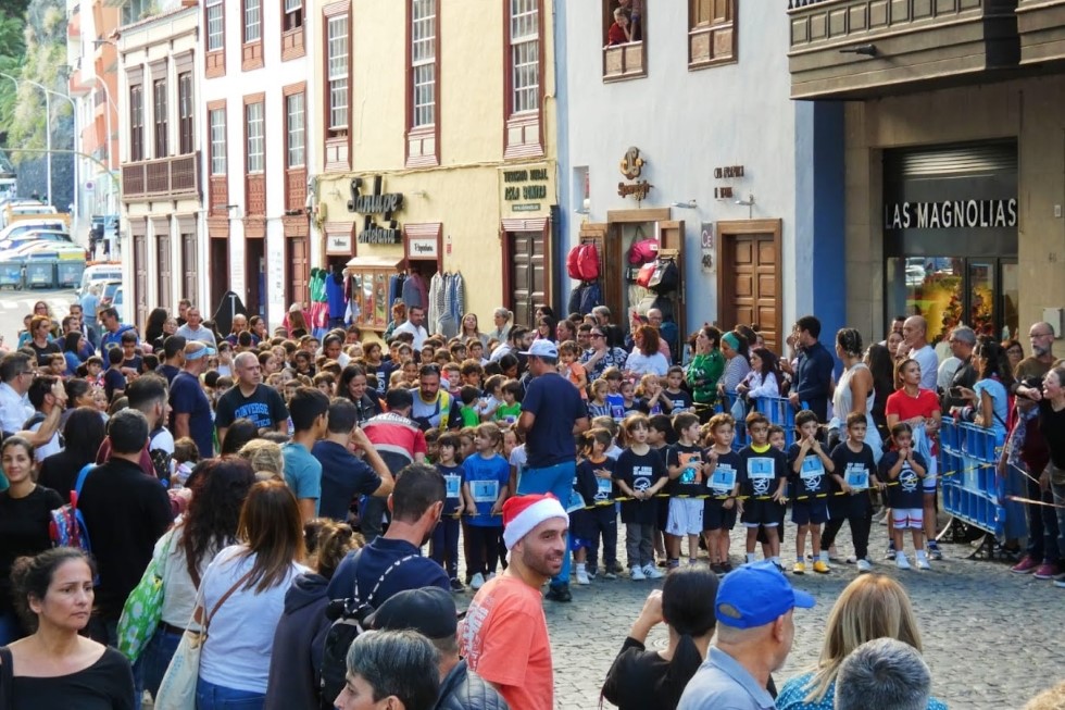 Foto Imagen de archivo de la salida de los participantes más jóvenes en 2022