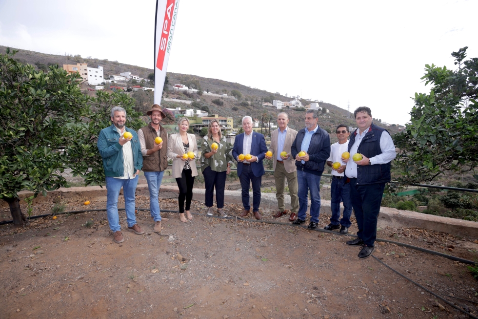 Agricultores y representantes de SPAR Gran Canaria