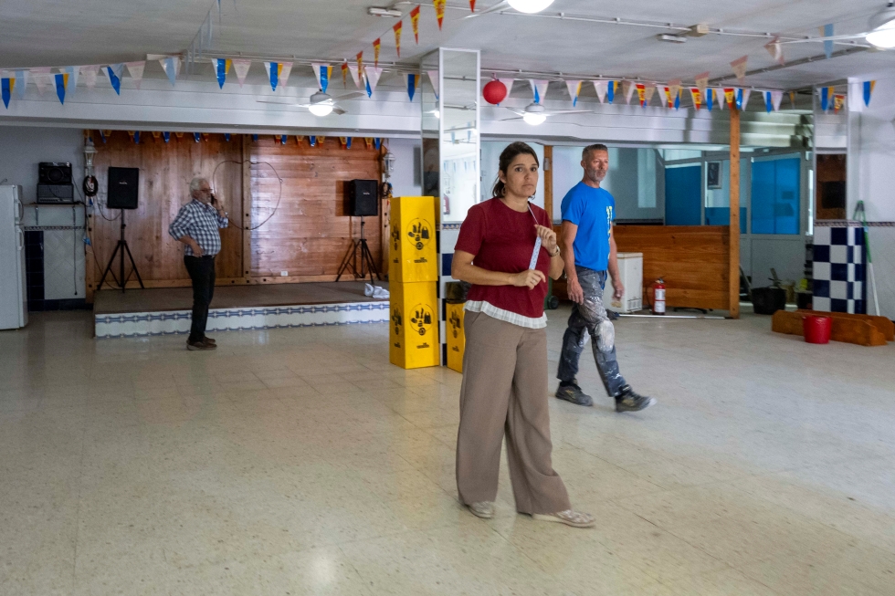 La concejala Tania Alonso durante su visita a las obras del Club La Jaca