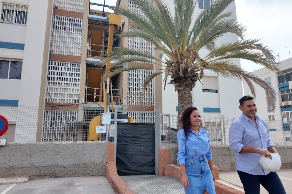 Alejandro Marichal y Lucía Jiménez durante la visita al Grupo IFA| Maspalomas Ahora