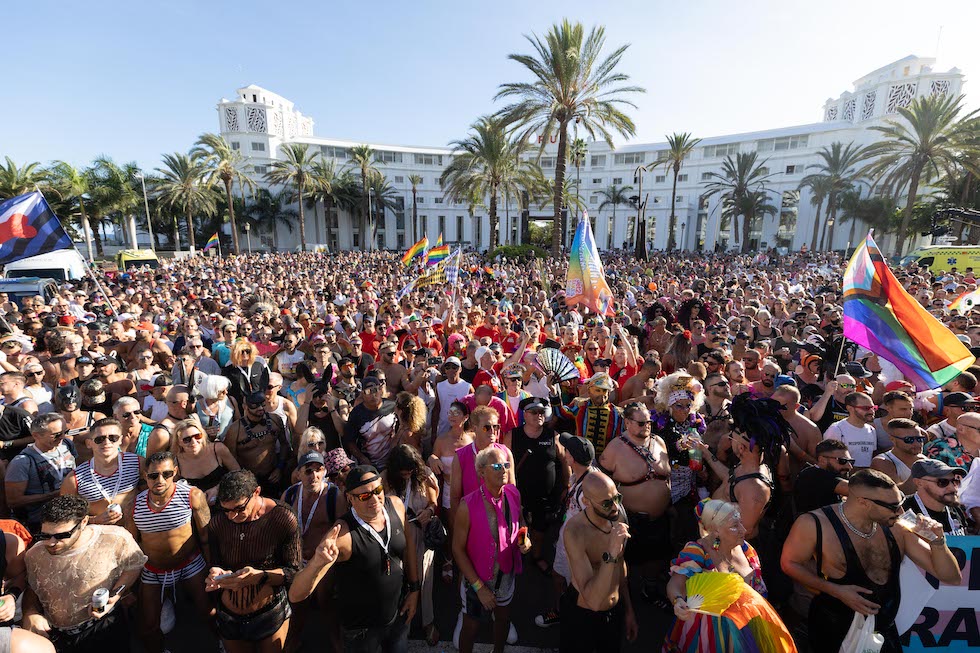 Miles de personas se dieron cita en el inicio de la Avenida de Tirajana | Maspalomas Ahora
