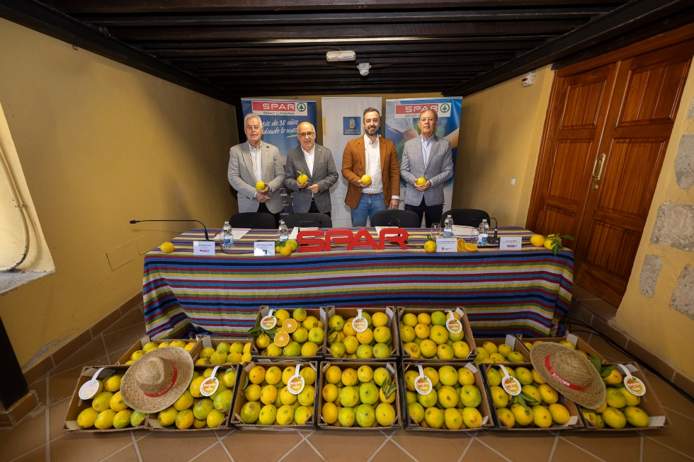 XIII Firma convenio naranja de Telde