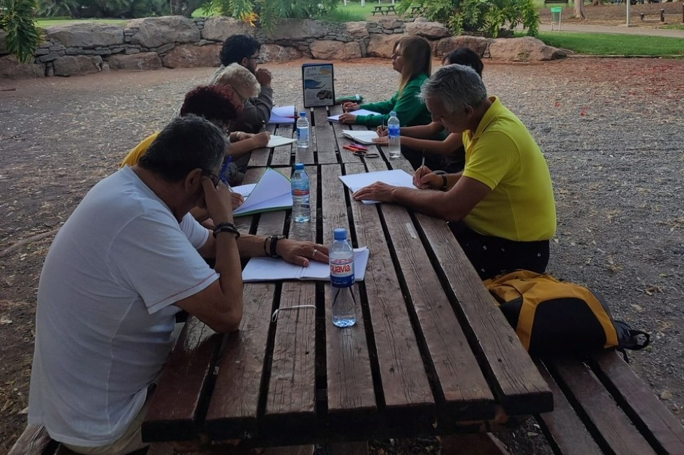 Primera edición del taller de escritura creativa al aire libre en el Parque del Sur. Maspalomas Ahora